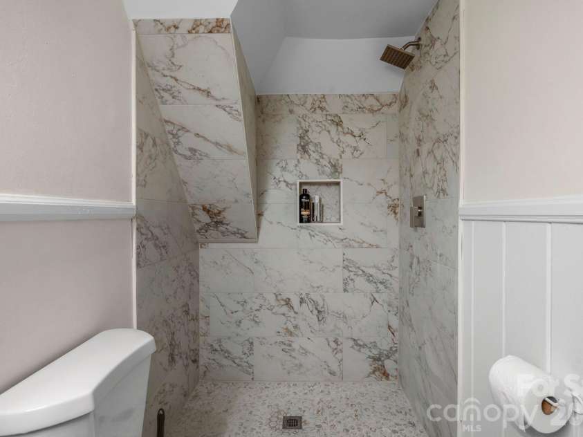 6038 Netherwood Drive, Charlotte, NC 28210.  MLS# CAR4338268, YatesRealty ID 15081. 