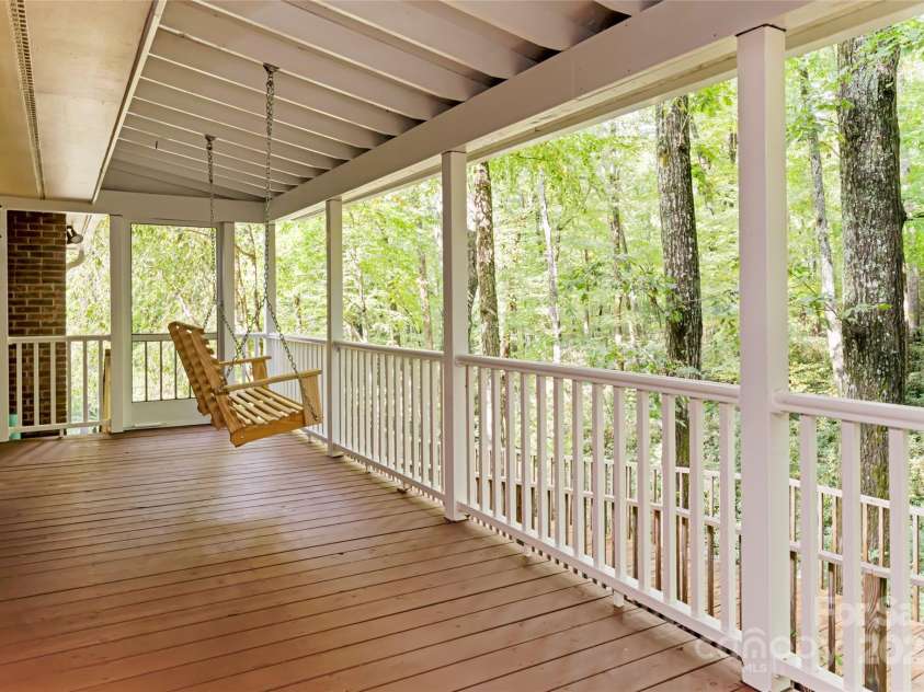 520 Oakwilde Drive, Hendersonville, NC 28791.  MLS# CAR4180831, YatesRealty ID 15083. 