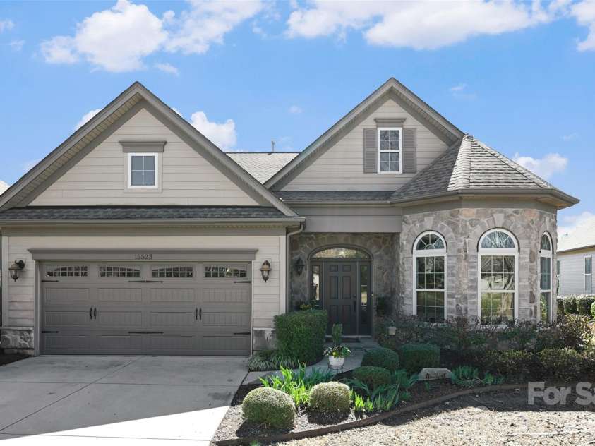 15523 Lake Ridge Road, Charlotte, NC 28278.  MLS# CAR4356499, YatesRealty ID 15084. 