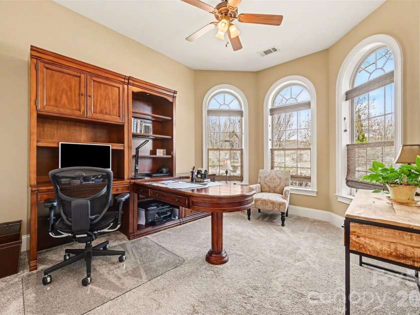 15523 Lake Ridge Road, Charlotte, NC 28278.  MLS# CAR4356499, YatesRealty ID 15084. 