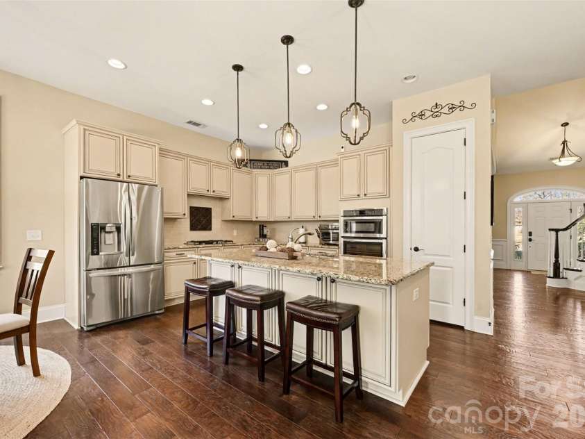 15523 Lake Ridge Road, Charlotte, NC 28278.  MLS# CAR4356499, YatesRealty ID 15084. 
