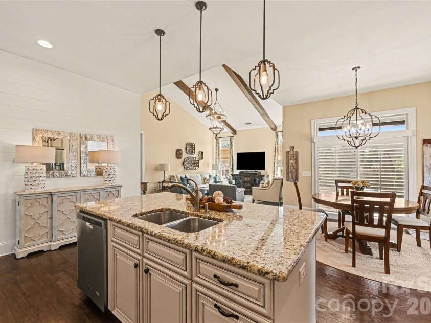 15523 Lake Ridge Road, Charlotte, NC 28278.  MLS# CAR4356499, YatesRealty ID 15084. 