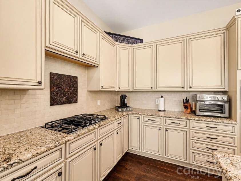 15523 Lake Ridge Road, Charlotte, NC 28278.  MLS# CAR4356499, YatesRealty ID 15084. 