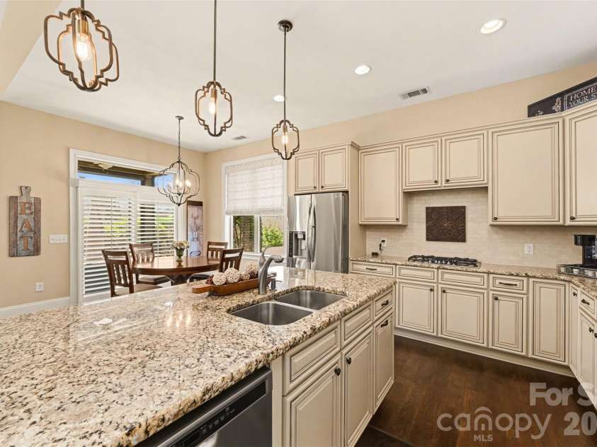 15523 Lake Ridge Road, Charlotte, NC 28278.  MLS# CAR4356499, YatesRealty ID 15084. 