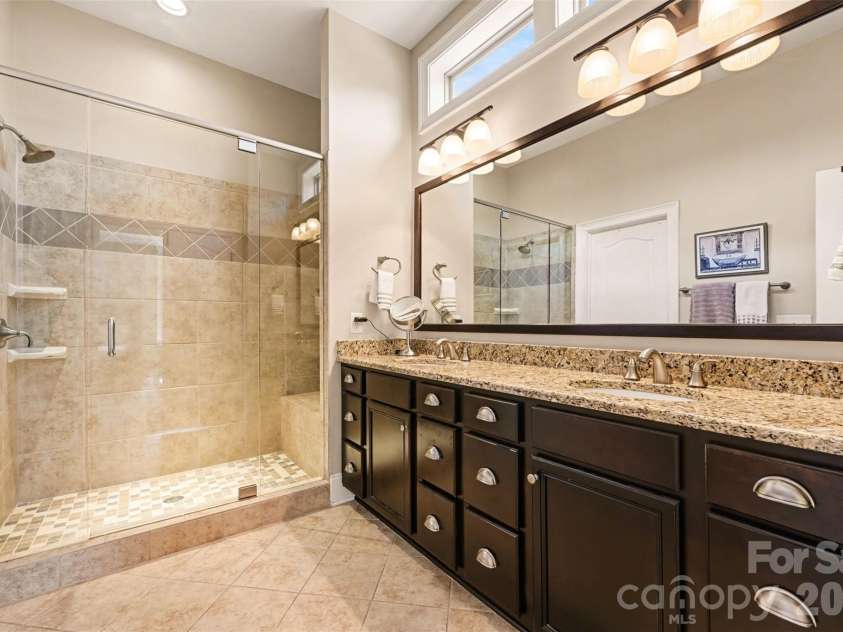 15523 Lake Ridge Road, Charlotte, NC 28278.  MLS# CAR4356499, YatesRealty ID 15084. 