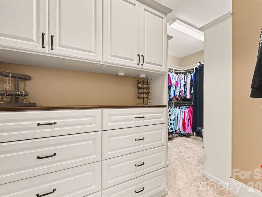 15523 Lake Ridge Road, Charlotte, NC 28278.  MLS# CAR4356499, YatesRealty ID 15084. 