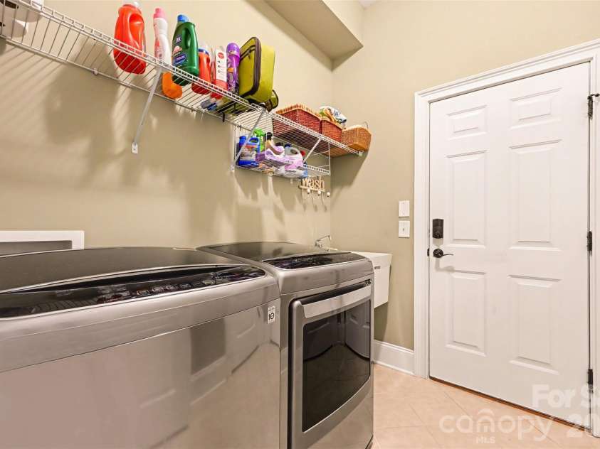 15523 Lake Ridge Road, Charlotte, NC 28278.  MLS# CAR4356499, YatesRealty ID 15084. 
