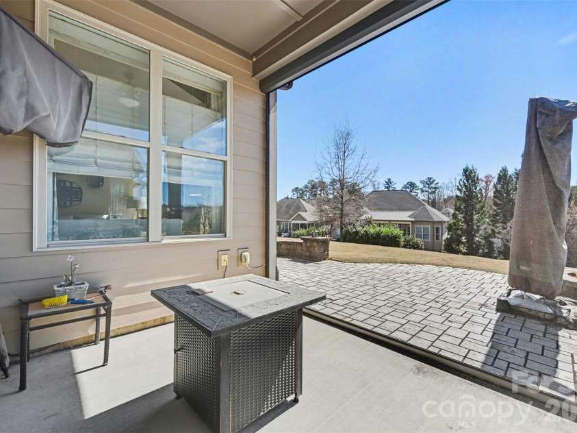 15523 Lake Ridge Road, Charlotte, NC 28278.  MLS# CAR4356499, YatesRealty ID 15084. 