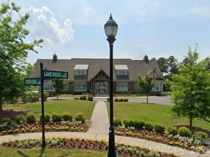 15523 Lake Ridge Road, Charlotte, NC 28278.  MLS# CAR4356499, YatesRealty ID 15084. 