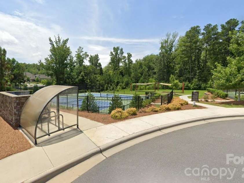 15523 Lake Ridge Road, Charlotte, NC 28278.  MLS# CAR4356499, YatesRealty ID 15084. 