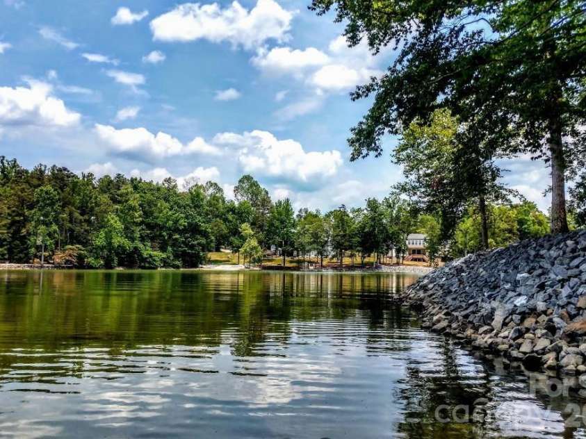 15523 Lake Ridge Road, Charlotte, NC 28278.  MLS# CAR4356499, YatesRealty ID 15084. 