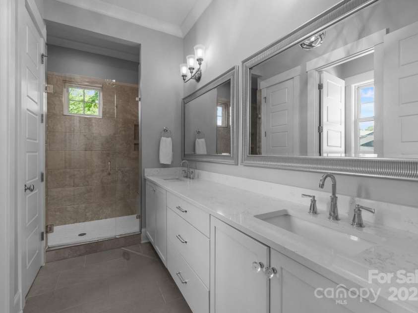 2925 Westfield Road, Charlotte, NC 28209.  MLS# CAR4254806, YatesRealty ID 15084. Dual Vanity in Owner's BA