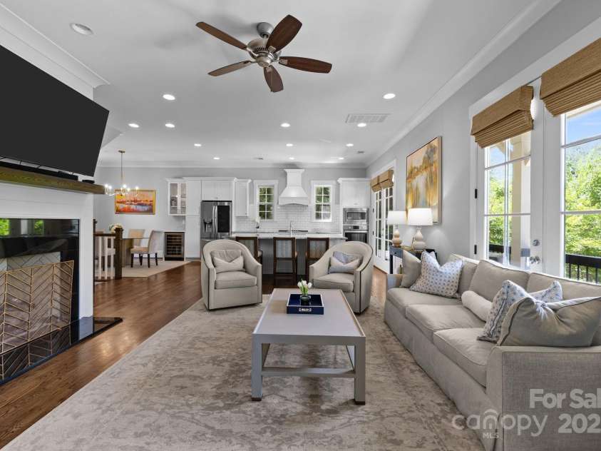 2925 Westfield Road, Charlotte, NC 28209.  MLS# CAR4254806, YatesRealty ID 15084. Great room w/ gas fireplace