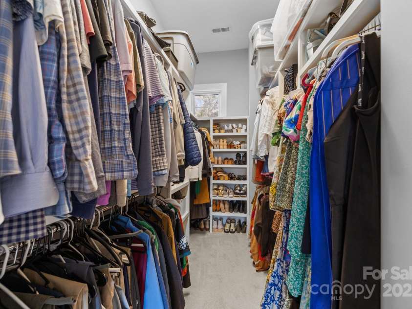 2925 Westfield Road, Charlotte, NC 28209.  MLS# CAR4254806, YatesRealty ID 15084. Large w/i closet in Owner's BR