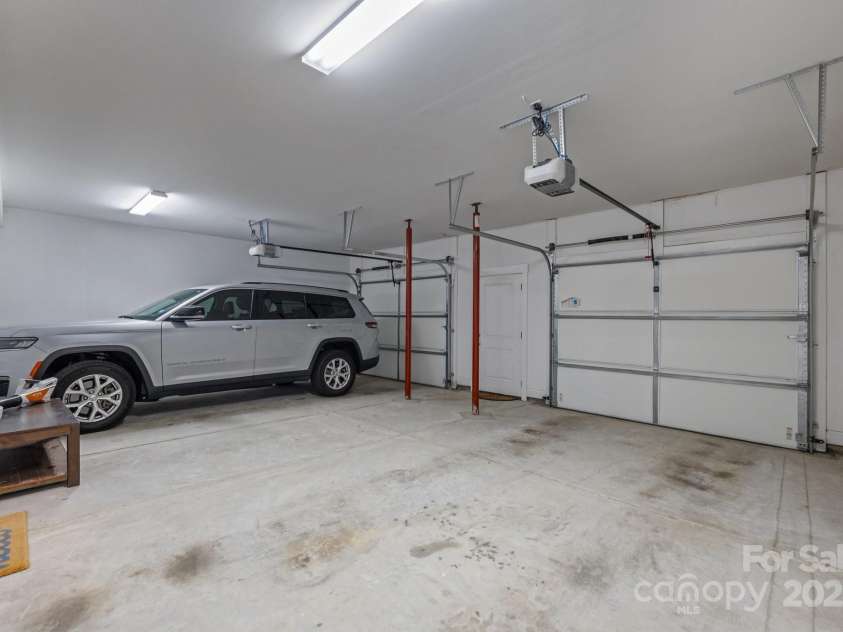 2925 Westfield Road, Charlotte, NC 28209.  MLS# CAR4254806, YatesRealty ID 15084. Over sized 2 car garage