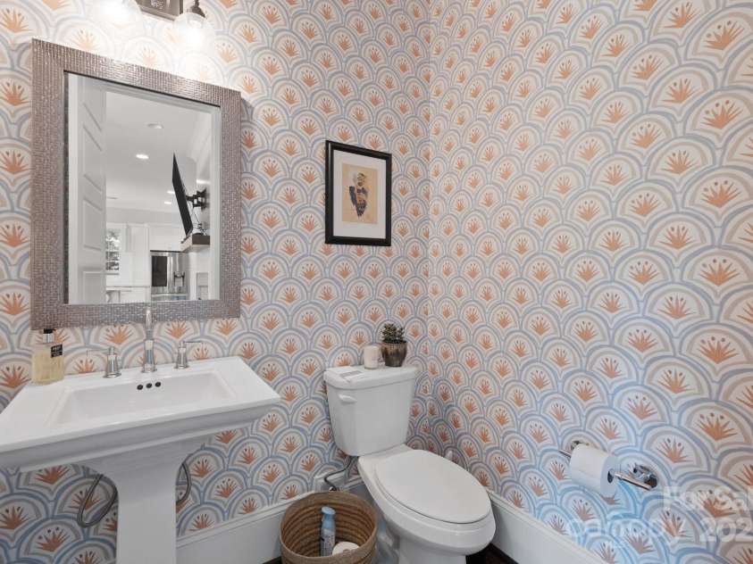 2925 Westfield Road, Charlotte, NC 28209.  MLS# CAR4254806, YatesRealty ID 15084. Powder Room on main level