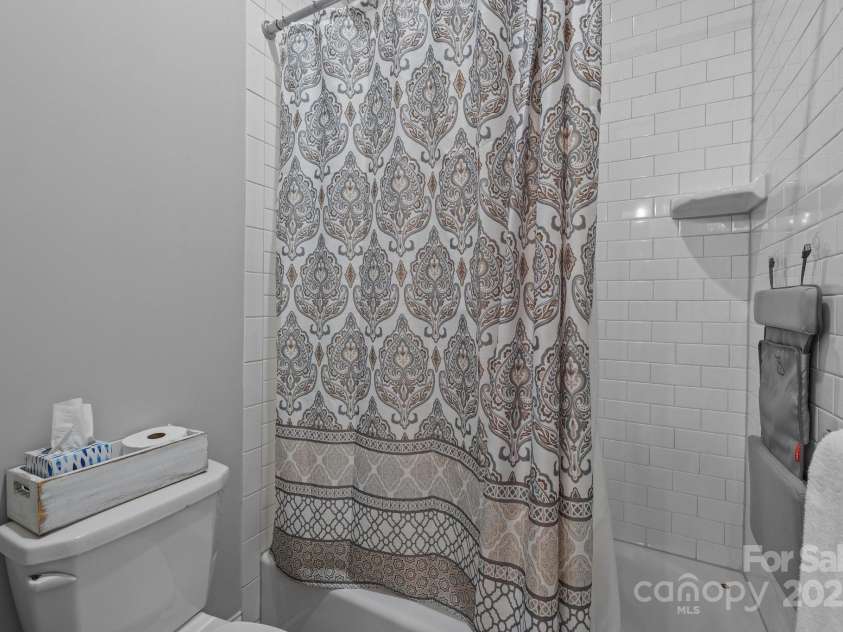 2925 Westfield Road, Charlotte, NC 28209.  MLS# CAR4254806, YatesRealty ID 15084. Second full BA
