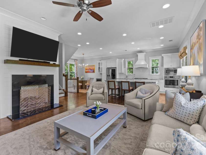 2925 Westfield Road, Charlotte, NC 28209.  MLS# CAR4254806, YatesRealty ID 15084. Spacious Great Room