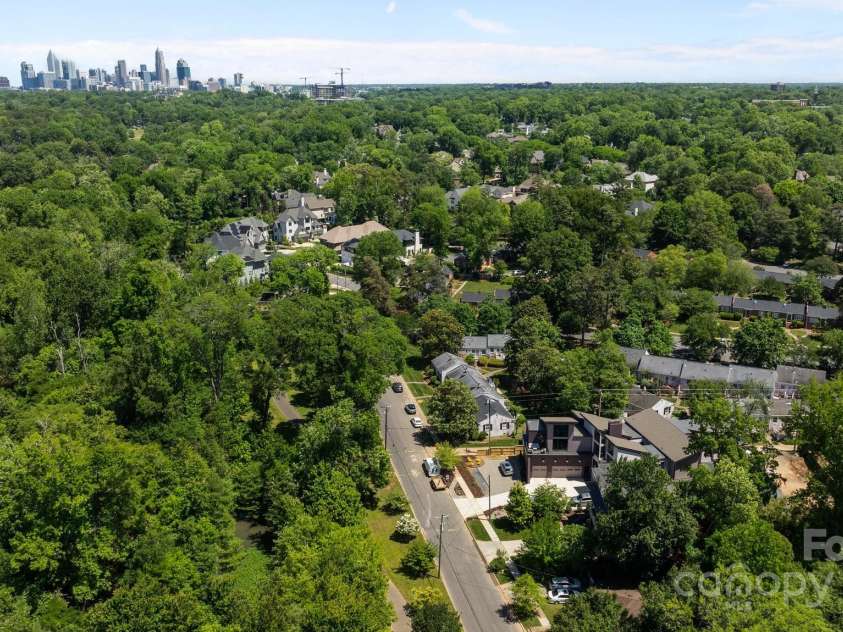 2925 Westfield Road, Charlotte, NC 28209.  MLS# CAR4254806, YatesRealty ID 15084. Views of uptown