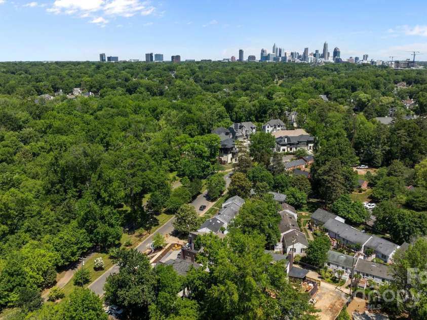 2925 Westfield Road, Charlotte, NC 28209.  MLS# CAR4254806, YatesRealty ID 15084. Views of uptown