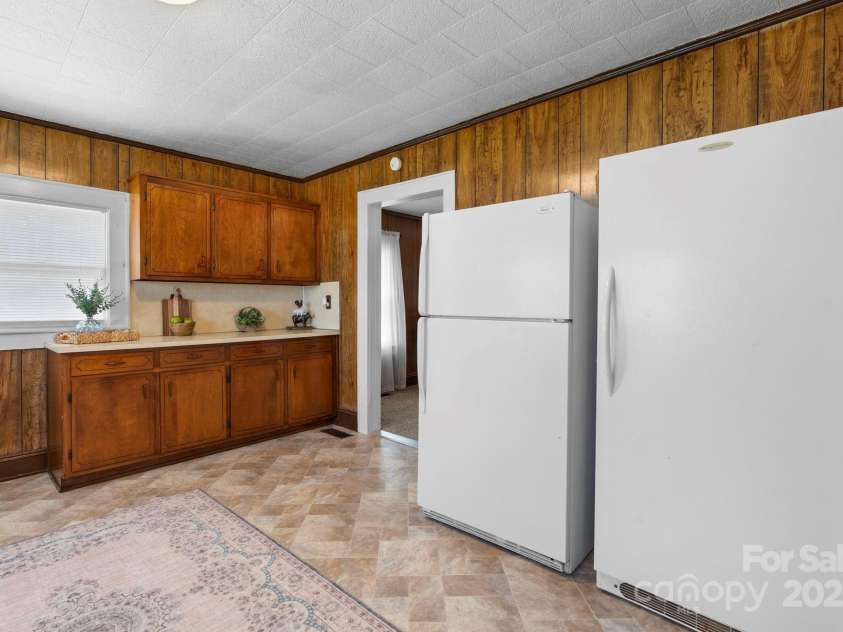 71 14th Street, Hickory, NC 28602.  MLS# CAR4285103, YatesRealty ID 15085. 