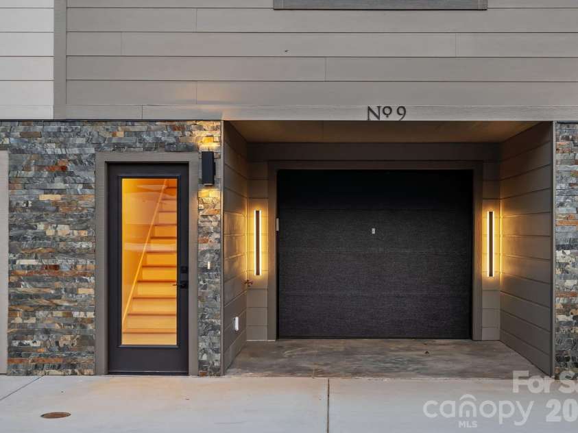9 Gudger Road, Asheville, NC 28806.  MLS# CAR4406363, YatesRealty ID 15085. Custom Lighting & Stonework at the Entryway