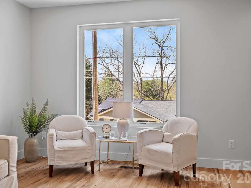 9 Gudger Road, Asheville, NC 28806.  MLS# CAR4406363, YatesRealty ID 15085. Living Room