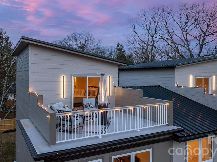 9 Gudger Road, Asheville, NC 28806.  MLS# CAR4406363, YatesRealty ID 15085. Penthouse Vibe