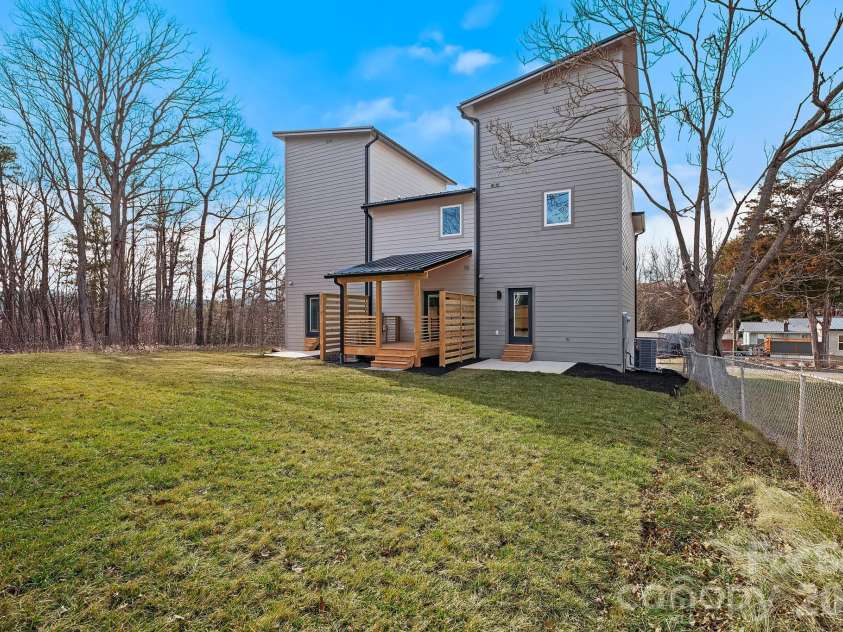 9 Gudger Road, Asheville, NC 28806.  MLS# CAR4406363, YatesRealty ID 15085. Spacious Rear Yard
