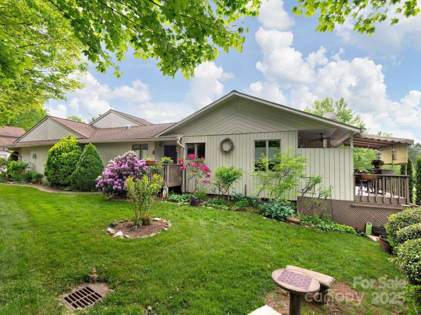 112 Deerlake Drive, Asheville, NC 28803.  MLS# CAR4254297, YatesRealty ID 15086. 