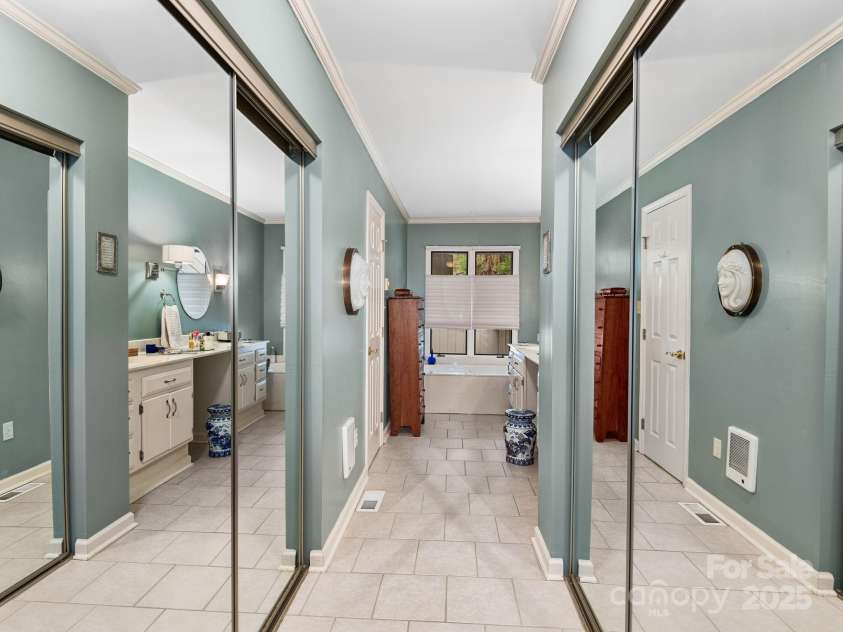 112 Deerlake Drive, Asheville, NC 28803.  MLS# CAR4254297, YatesRealty ID 15086. 