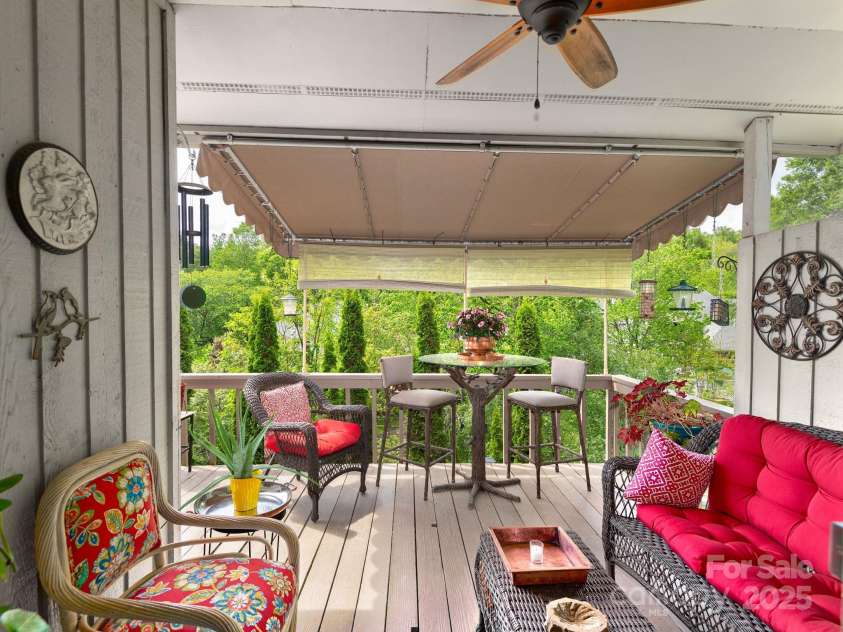 112 Deerlake Drive, Asheville, NC 28803.  MLS# CAR4254297, YatesRealty ID 15086. 