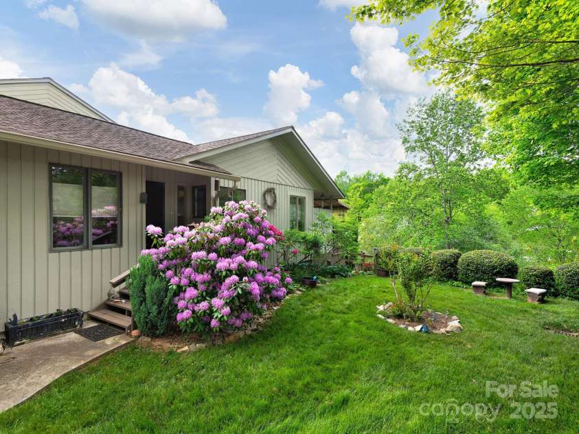112 Deerlake Drive, Asheville, NC 28803.  MLS# CAR4254297, YatesRealty ID 15086. 