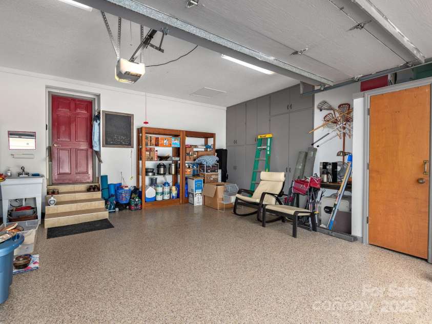 112 Deerlake Drive, Asheville, NC 28803.  MLS# CAR4254297, YatesRealty ID 15086. 