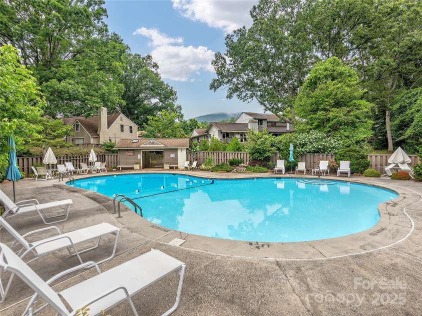 112 Deerlake Drive, Asheville, NC 28803.  MLS# CAR4254297, YatesRealty ID 15086. 