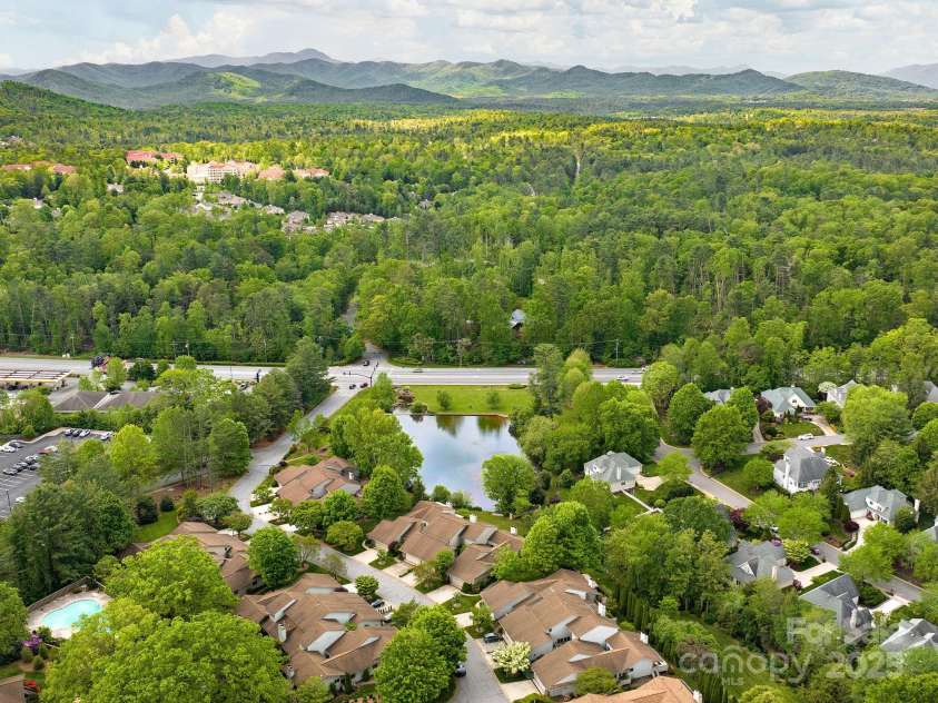 112 Deerlake Drive, Asheville, NC 28803.  MLS# CAR4254297, YatesRealty ID 15086. 