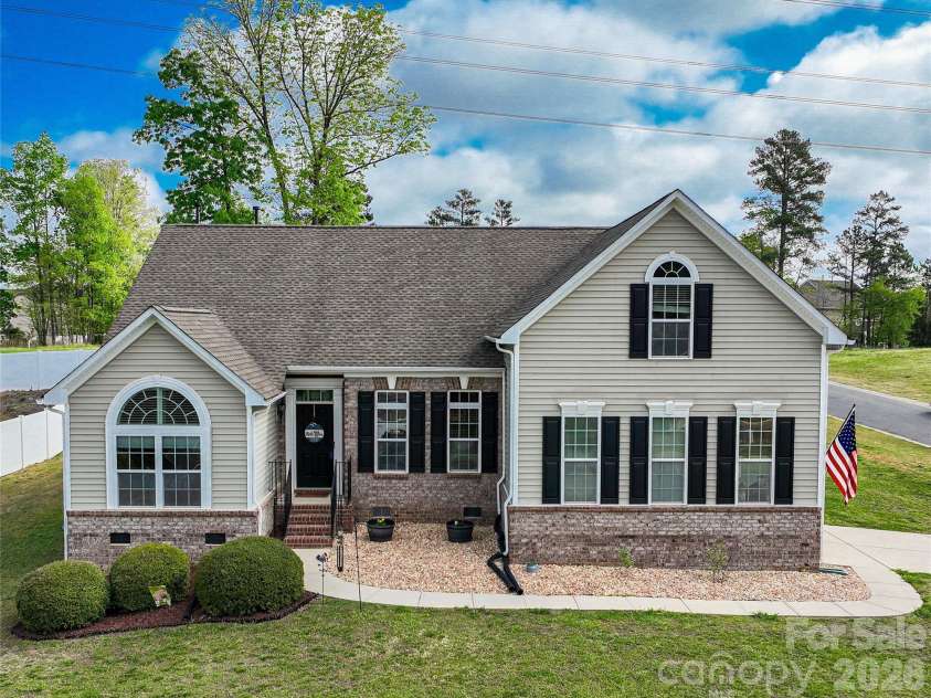 4851 Summerside Drive, Lake Wylie, SC 29710.  MLS# CAR4365256, YatesRealty ID 15086. 