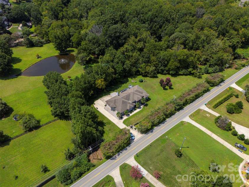 9535 Potter Road, Matthews, NC 28104.  MLS# CAR4365196, YatesRealty ID 15087. 