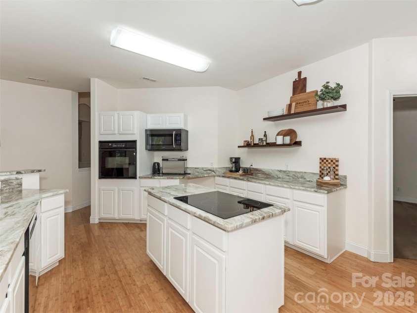 9535 Potter Road, Matthews, NC 28104.  MLS# CAR4365196, YatesRealty ID 15087. 