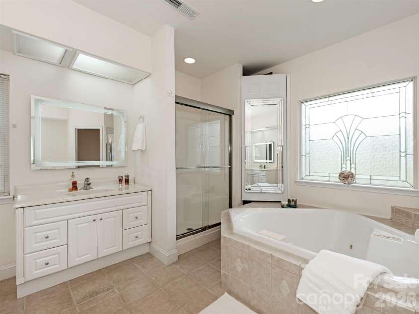 9535 Potter Road, Matthews, NC 28104.  MLS# CAR4365196, YatesRealty ID 15087. 