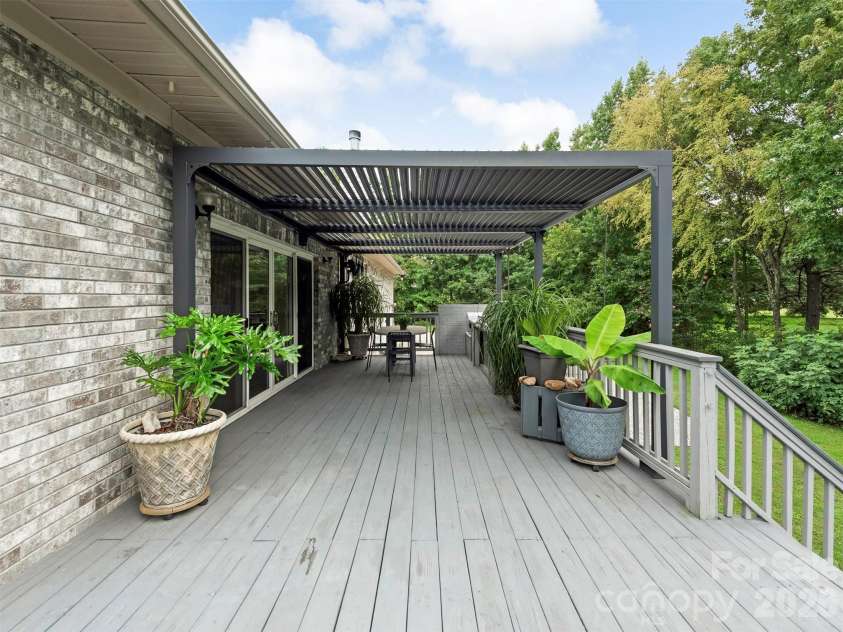 9535 Potter Road, Matthews, NC 28104.  MLS# CAR4365196, YatesRealty ID 15087. 