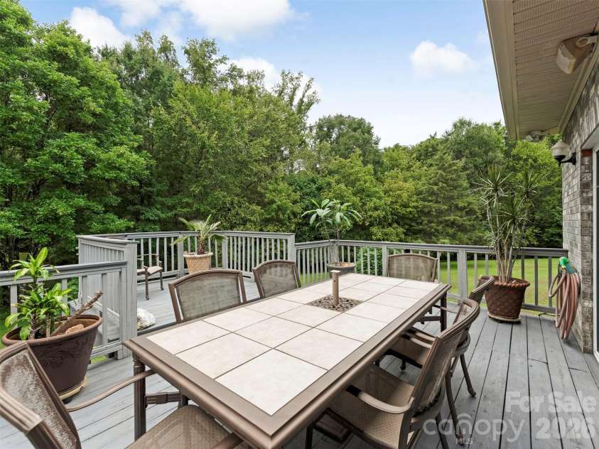 9535 Potter Road, Matthews, NC 28104.  MLS# CAR4365196, YatesRealty ID 15087. 
