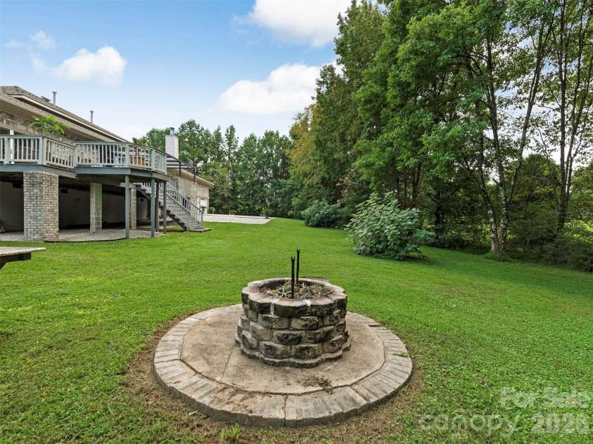 9535 Potter Road, Matthews, NC 28104.  MLS# CAR4365196, YatesRealty ID 15087. 