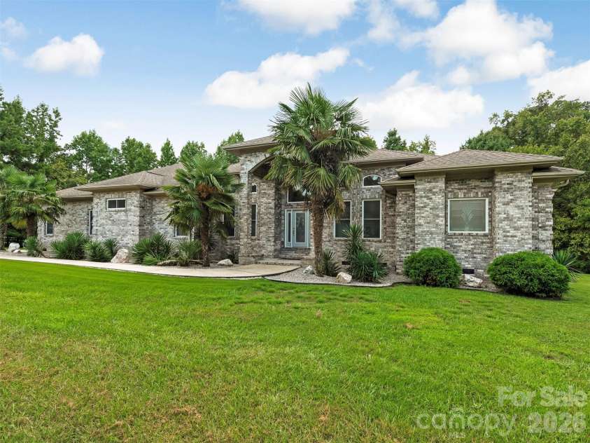 9535 Potter Road, Matthews, NC 28104.  MLS# CAR4365196, YatesRealty ID 15087. 