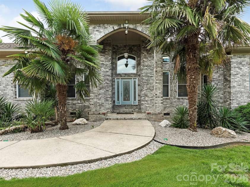 9535 Potter Road, Matthews, NC 28104.  MLS# CAR4365196, YatesRealty ID 15087. 