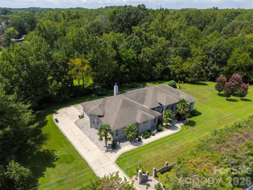 9535 Potter Road, Matthews, NC 28104.  MLS# CAR4365196, YatesRealty ID 15087. 