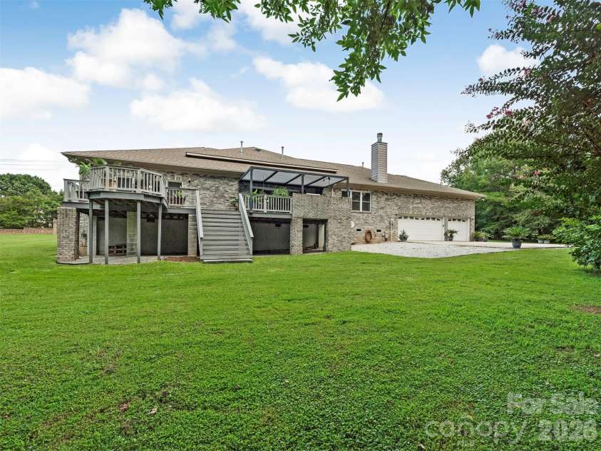 9535 Potter Road, Matthews, NC 28104.  MLS# CAR4365196, YatesRealty ID 15087. 
