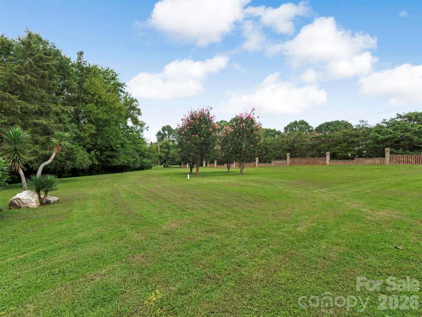 9535 Potter Road, Matthews, NC 28104.  MLS# CAR4365196, YatesRealty ID 15087. 