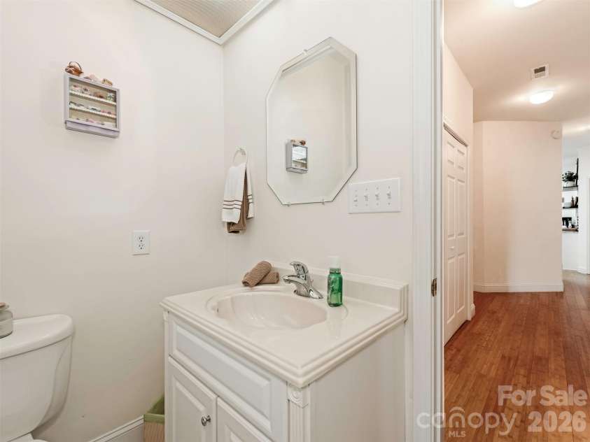 9535 Potter Road, Matthews, NC 28104.  MLS# CAR4365196, YatesRealty ID 15087. Hallway Bath