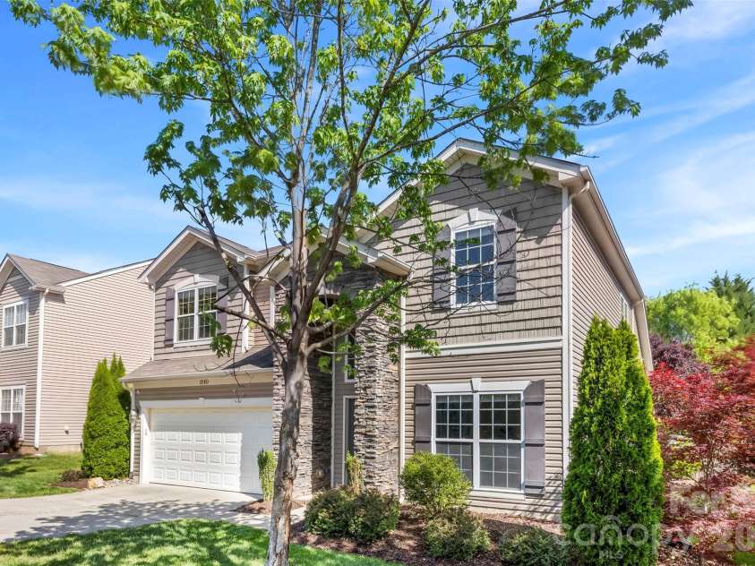 10307 Dominion Village Drive, Charlotte, NC 28269.  MLS# CAR4364669, YatesRealty ID 15088. 